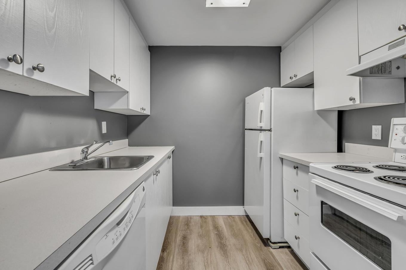 Cuisine - 210-600 Av. Wilfrid-Laurier, Québec (La Cité-Limoilou), QC - Indoor Photo Showing Kitchen