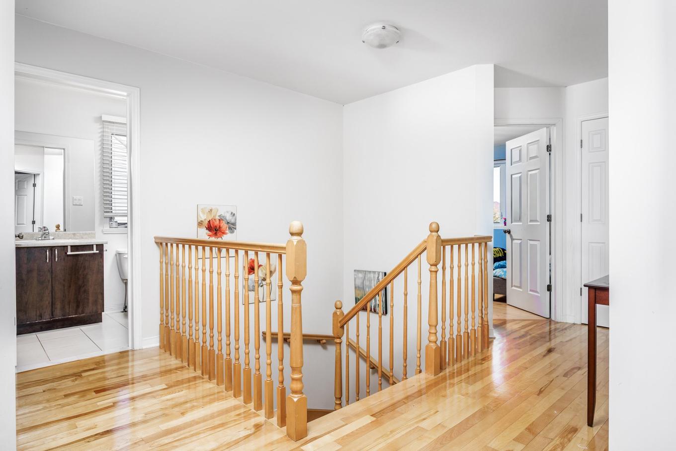 Staircase - 1017 Av. Marier, Vaudreuil-Dorion, QC - Indoor Photo Showing Other Room