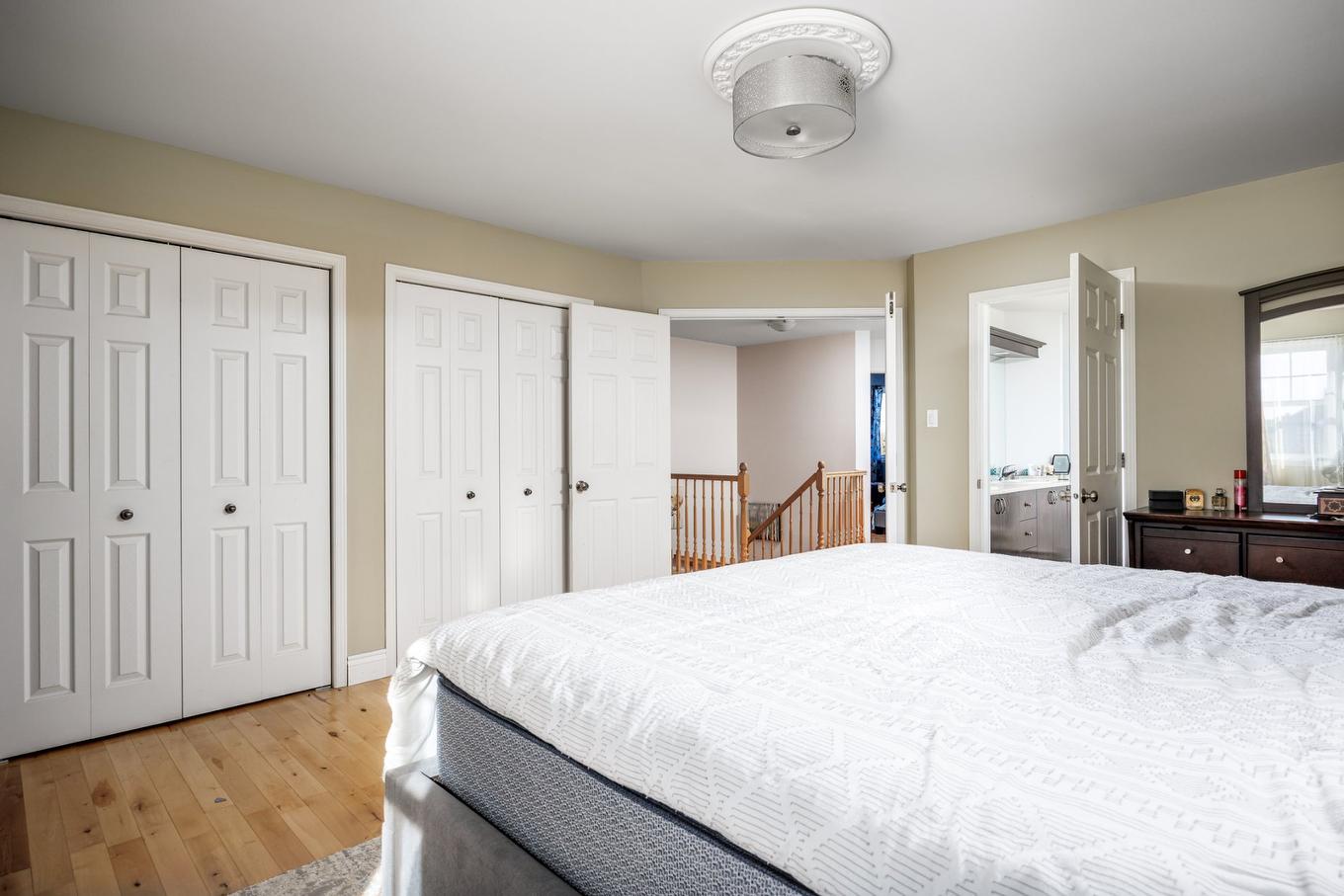 Primary bedroom - 1017 Av. Marier, Vaudreuil-Dorion, QC - Indoor Photo Showing Bedroom