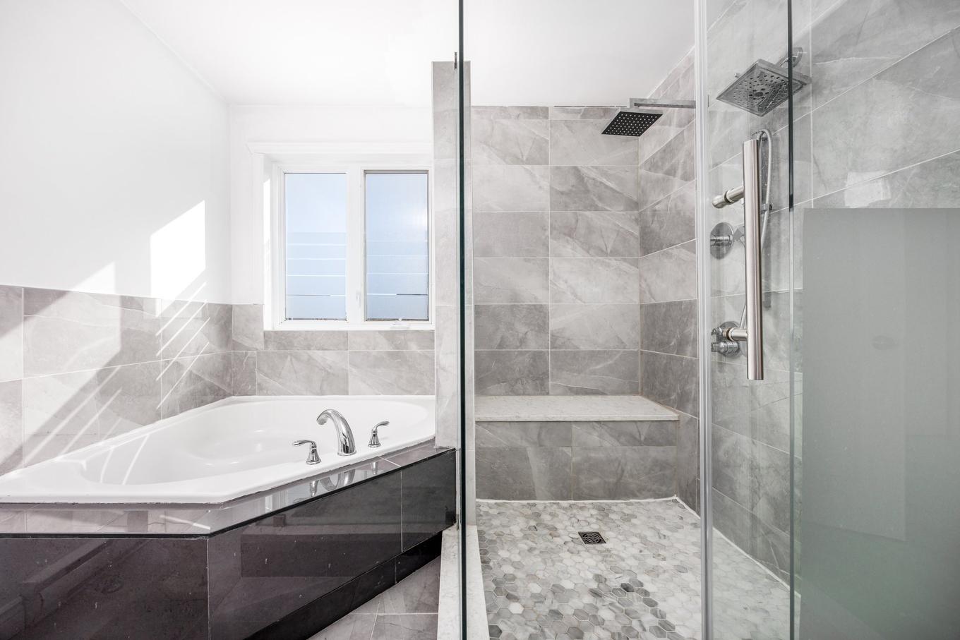 Bathroom - 1017 Av. Marier, Vaudreuil-Dorion, QC - Indoor Photo Showing Bathroom