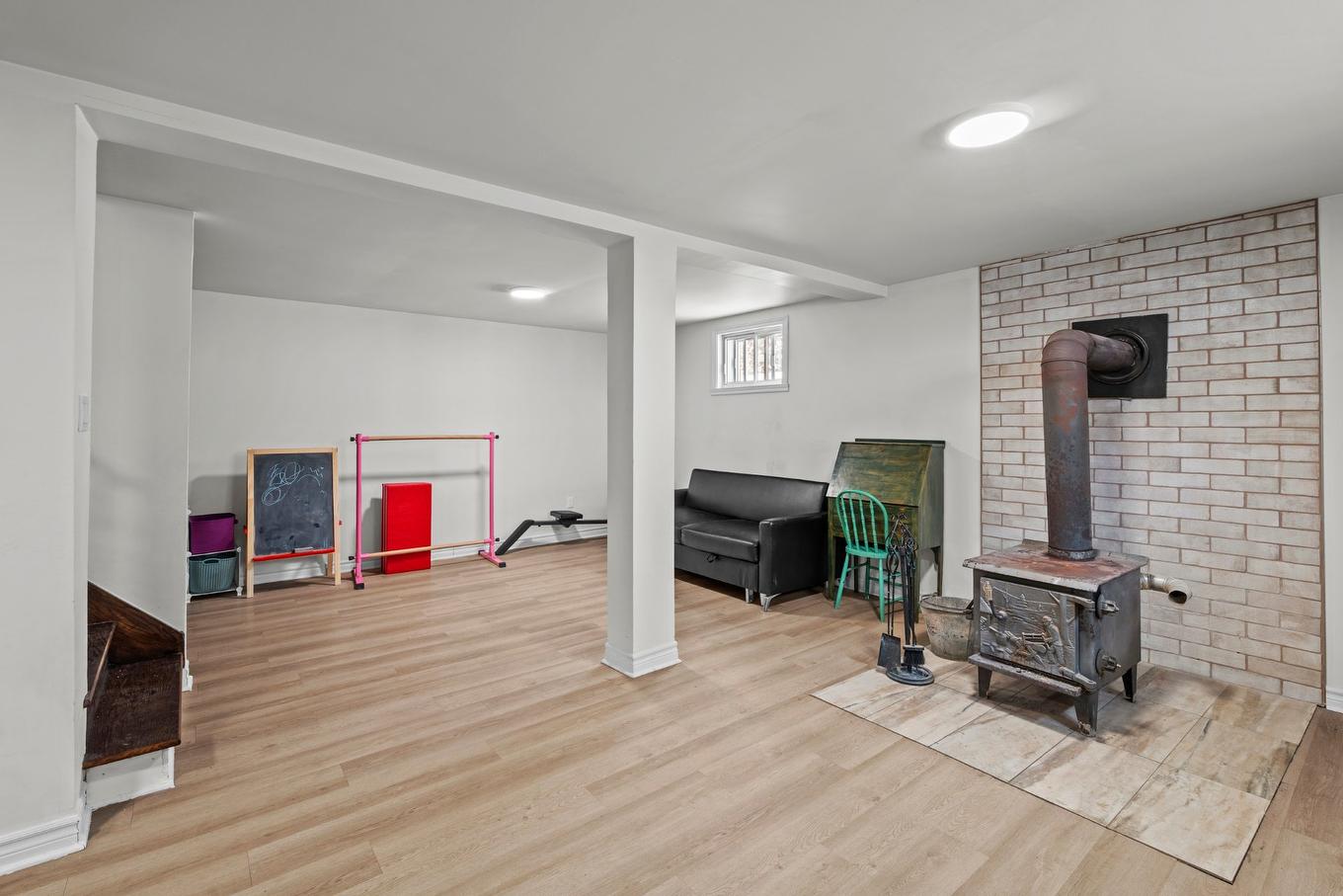 Salle familiale - 46 Rue Rachel, Saint-Colomban, QC - Indoor