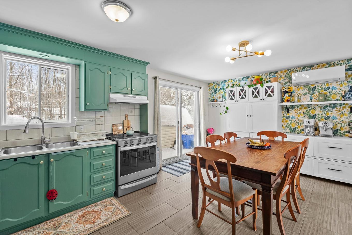 Cuisine - 46 Rue Rachel, Saint-Colomban, QC - Indoor Photo Showing Other Room