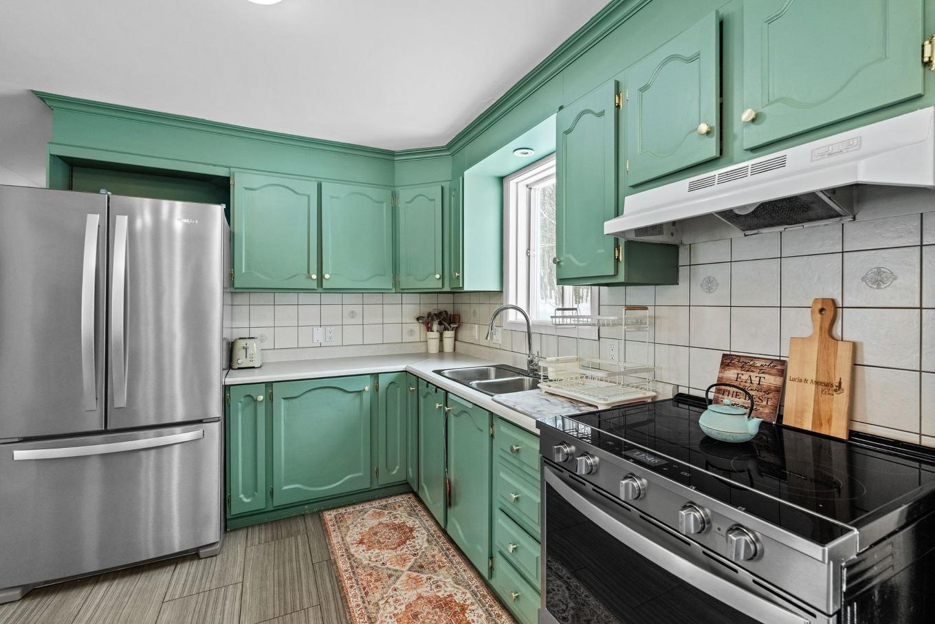 Cuisine - 46 Rue Rachel, Saint-Colomban, QC - Indoor Photo Showing Kitchen With Double Sink With Upgraded Kitchen