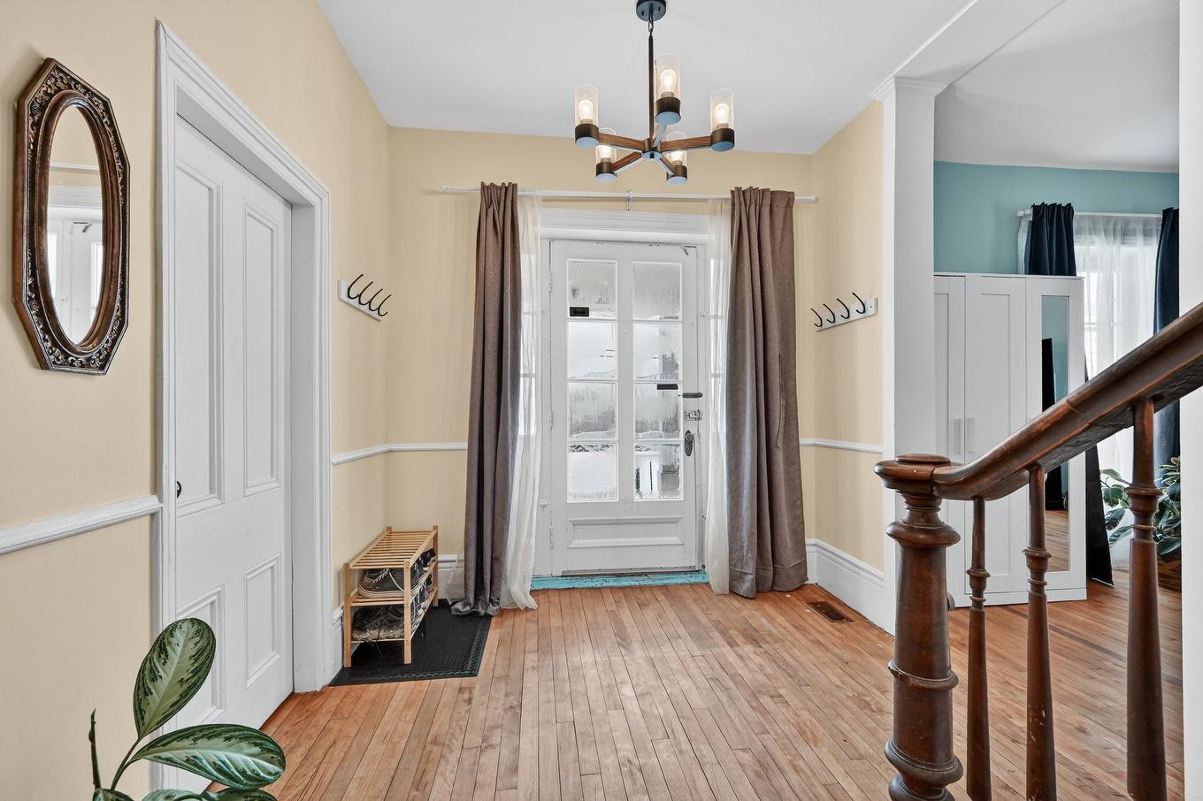 Hall d'entrée/Vestibule - 465 Rue Principale, Saint-Paul-De-L'Île-Aux-Noix, QC - Indoor Photo Showing Other Room