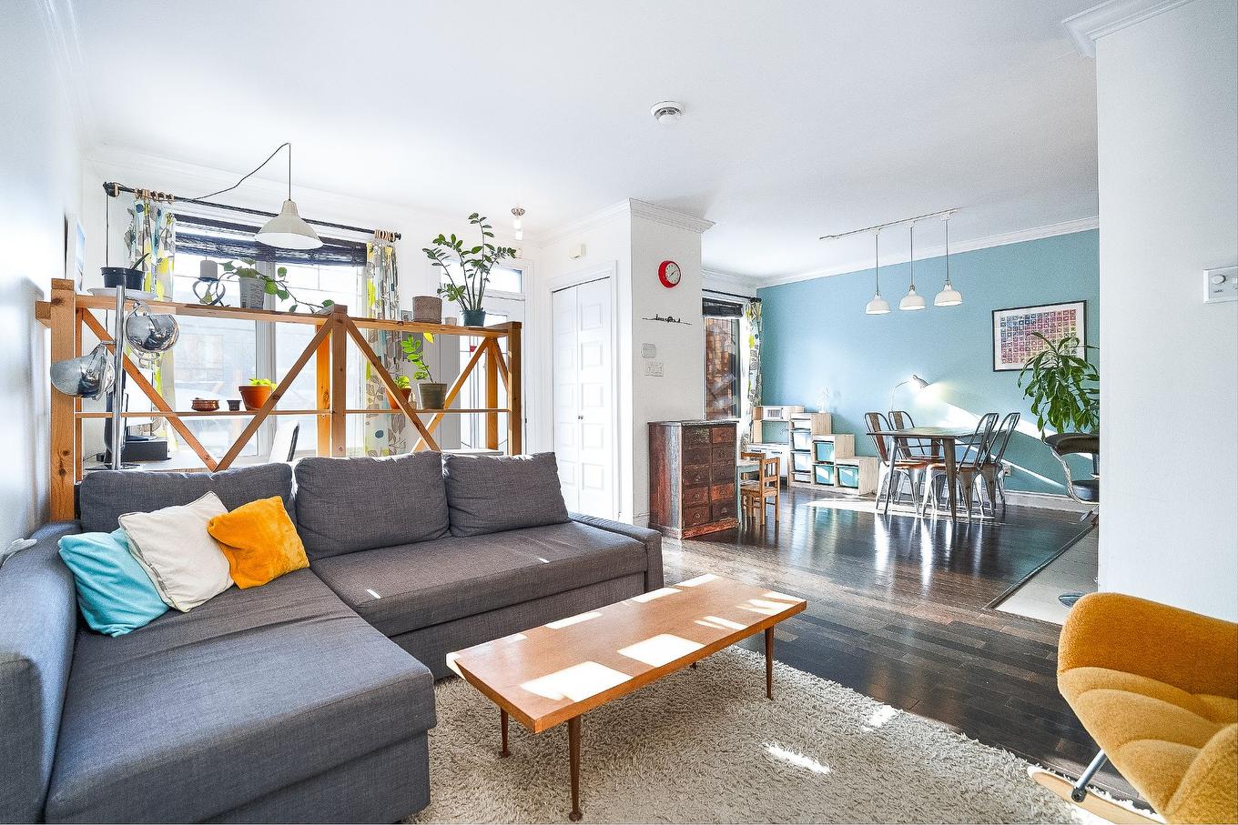 Vue d'ensemble - 7595 Rue St-André, Montréal (Villeray/Saint-Michel/Parc-Extension), QC - Indoor Photo Showing Living Room