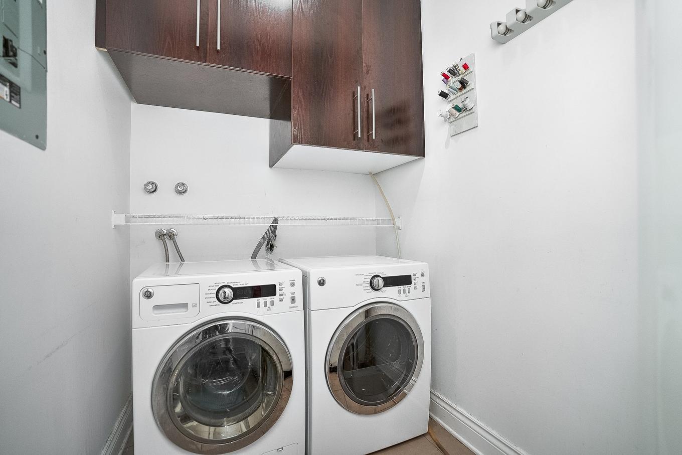 Salle de lavage - 7595 Rue St-André, Montréal (Villeray/Saint-Michel/Parc-Extension), QC - Indoor Photo Showing Laundry Room