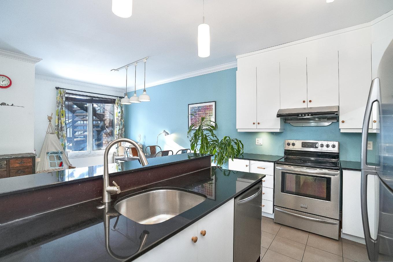 Cuisine - 7595 Rue St-André, Montréal (Villeray/Saint-Michel/Parc-Extension), QC - Indoor Photo Showing Kitchen