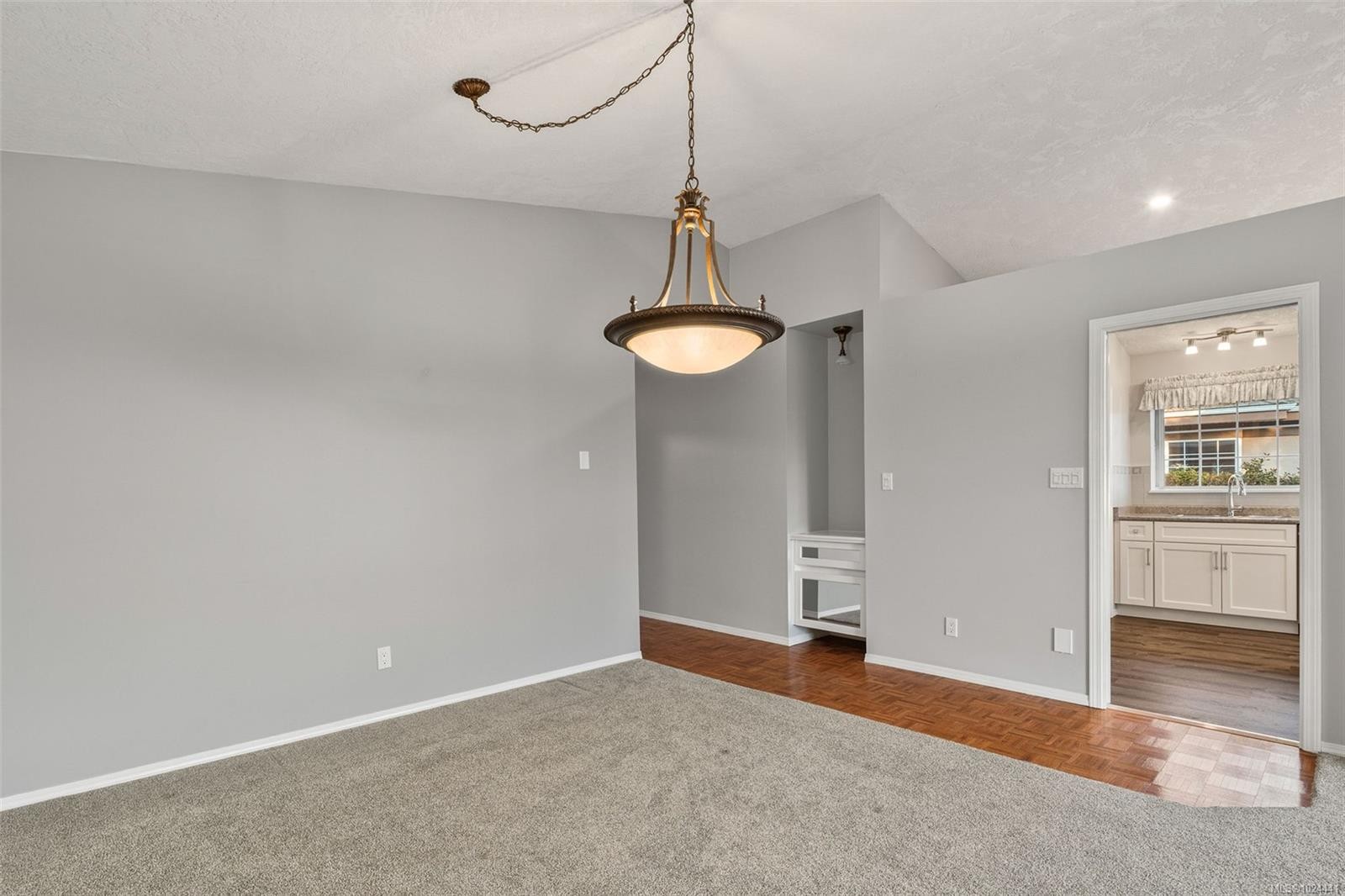 22-901 Kentwood Lane, Saanich, BC