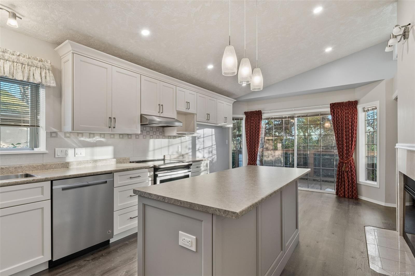 22-901 Kentwood Lane, Saanich, BC