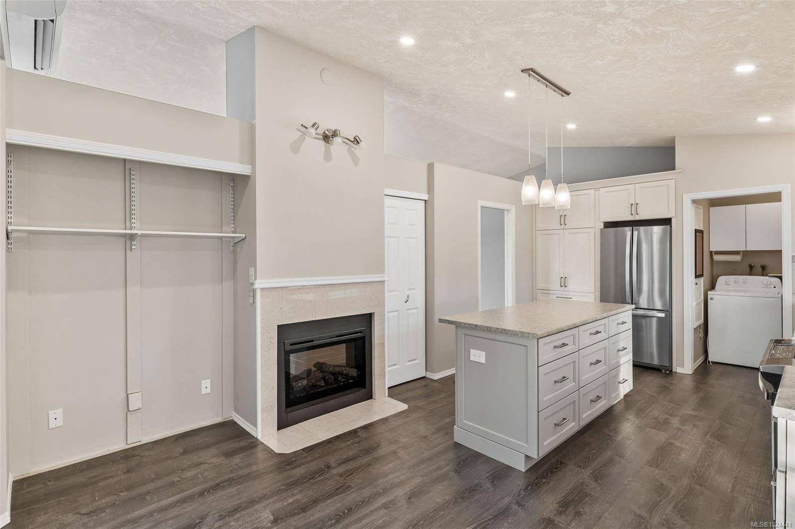 22-901 Kentwood Lane, Saanich, BC