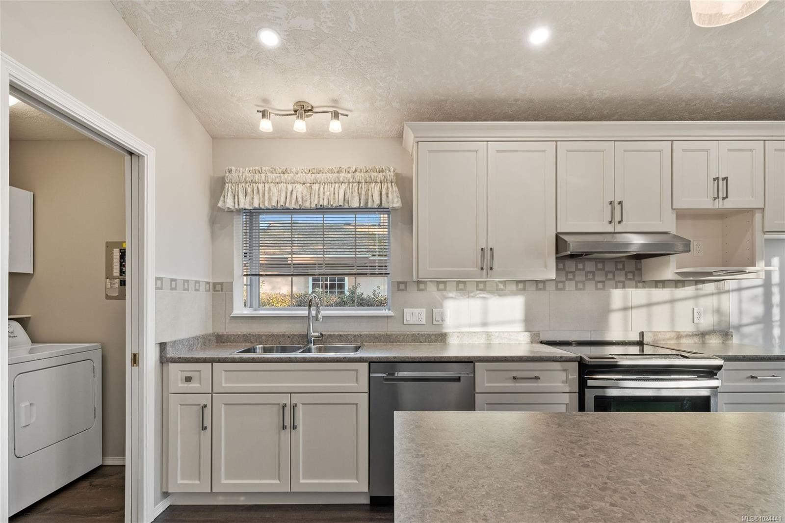 22-901 Kentwood Lane, Saanich, BC