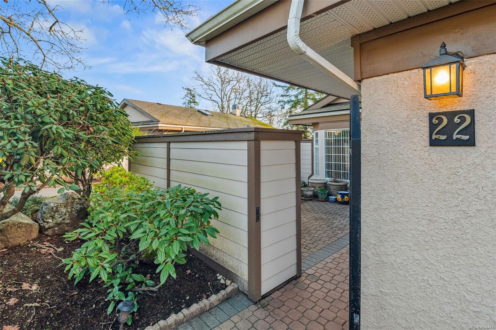 22-901 Kentwood Lane, Saanich, BC