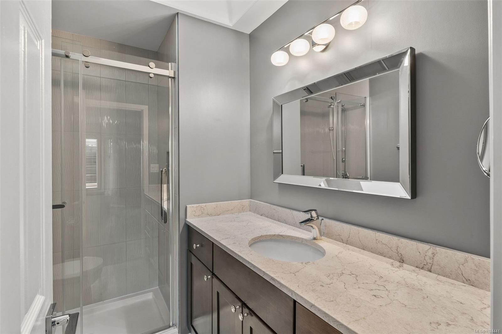 22-901 Kentwood Lane, Saanich, BC