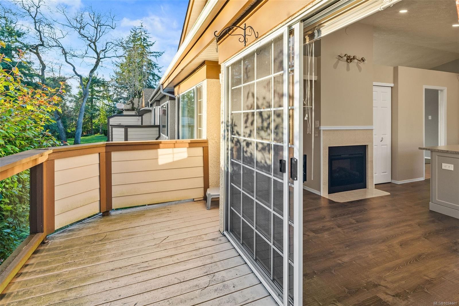 22-901 Kentwood Lane, Saanich, BC