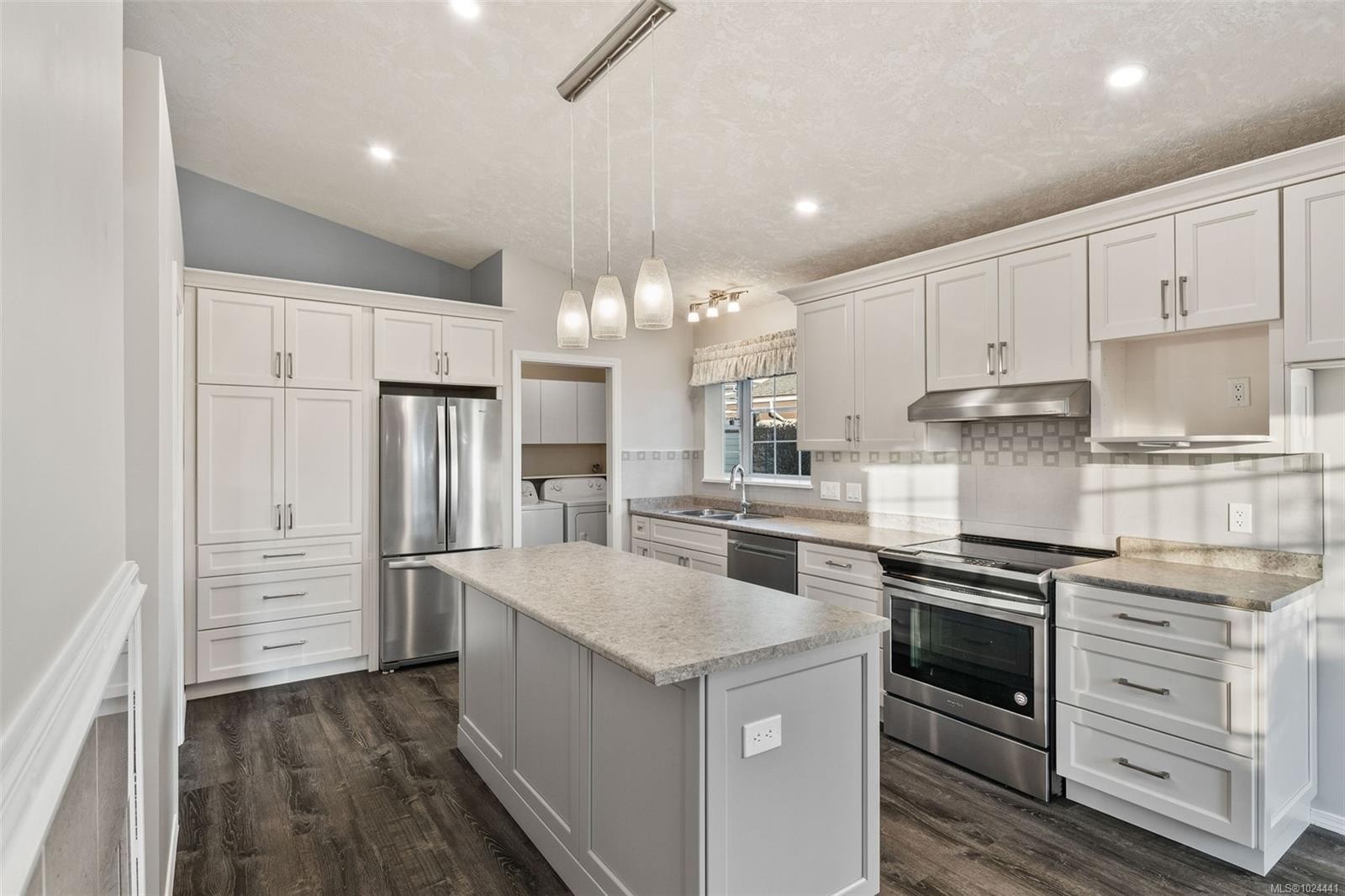 22-901 Kentwood Lane, Saanich, BC