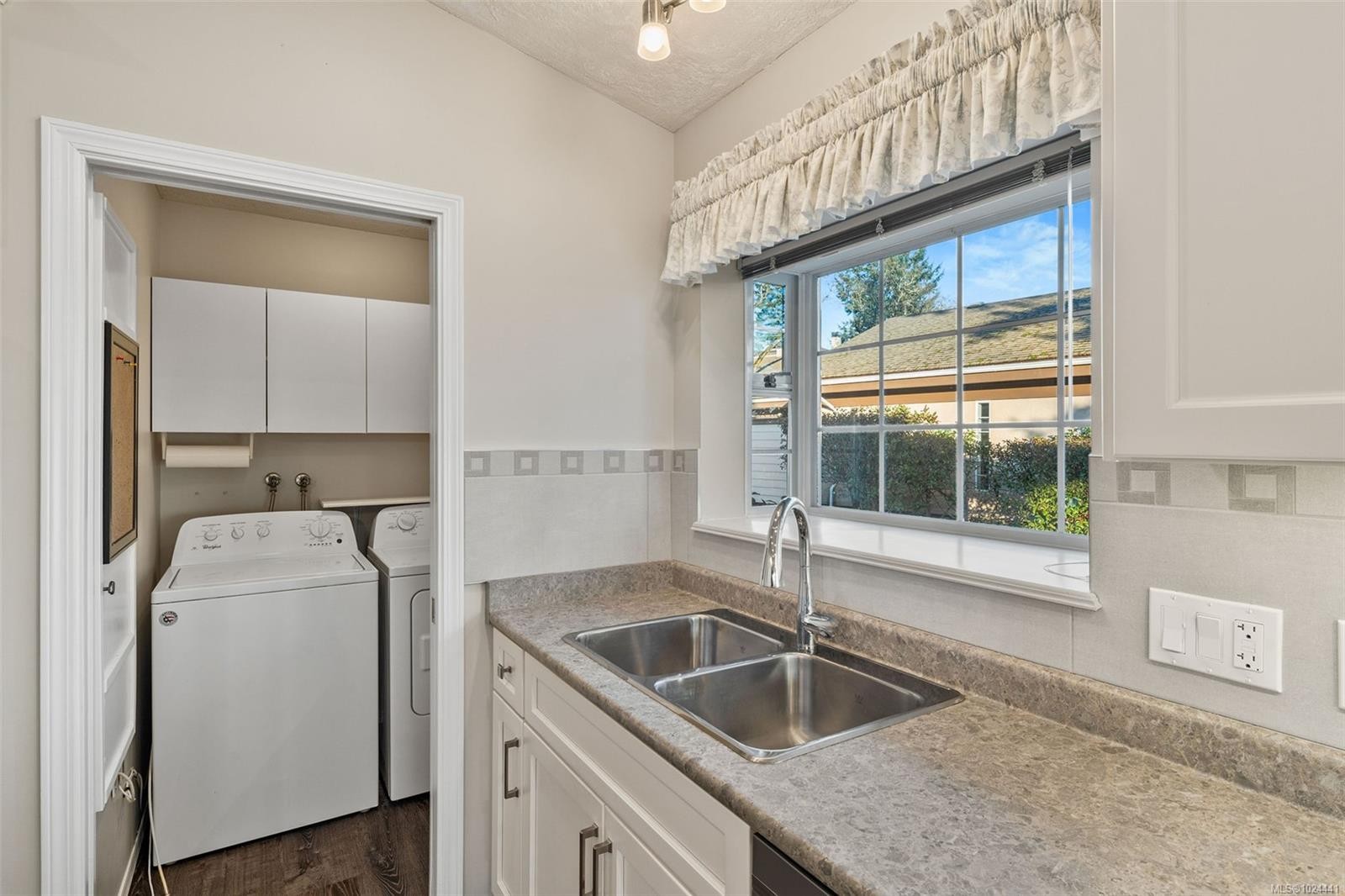 22-901 Kentwood Lane, Saanich, BC