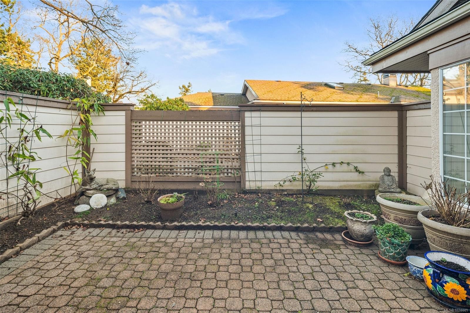 22-901 Kentwood Lane, Saanich, BC