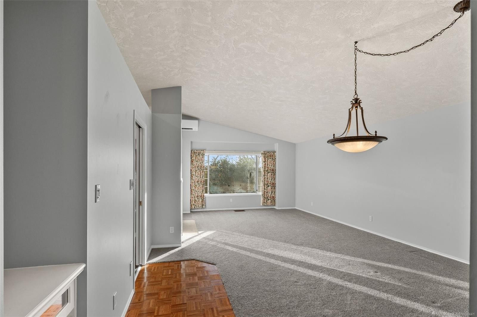 22-901 Kentwood Lane, Saanich, BC