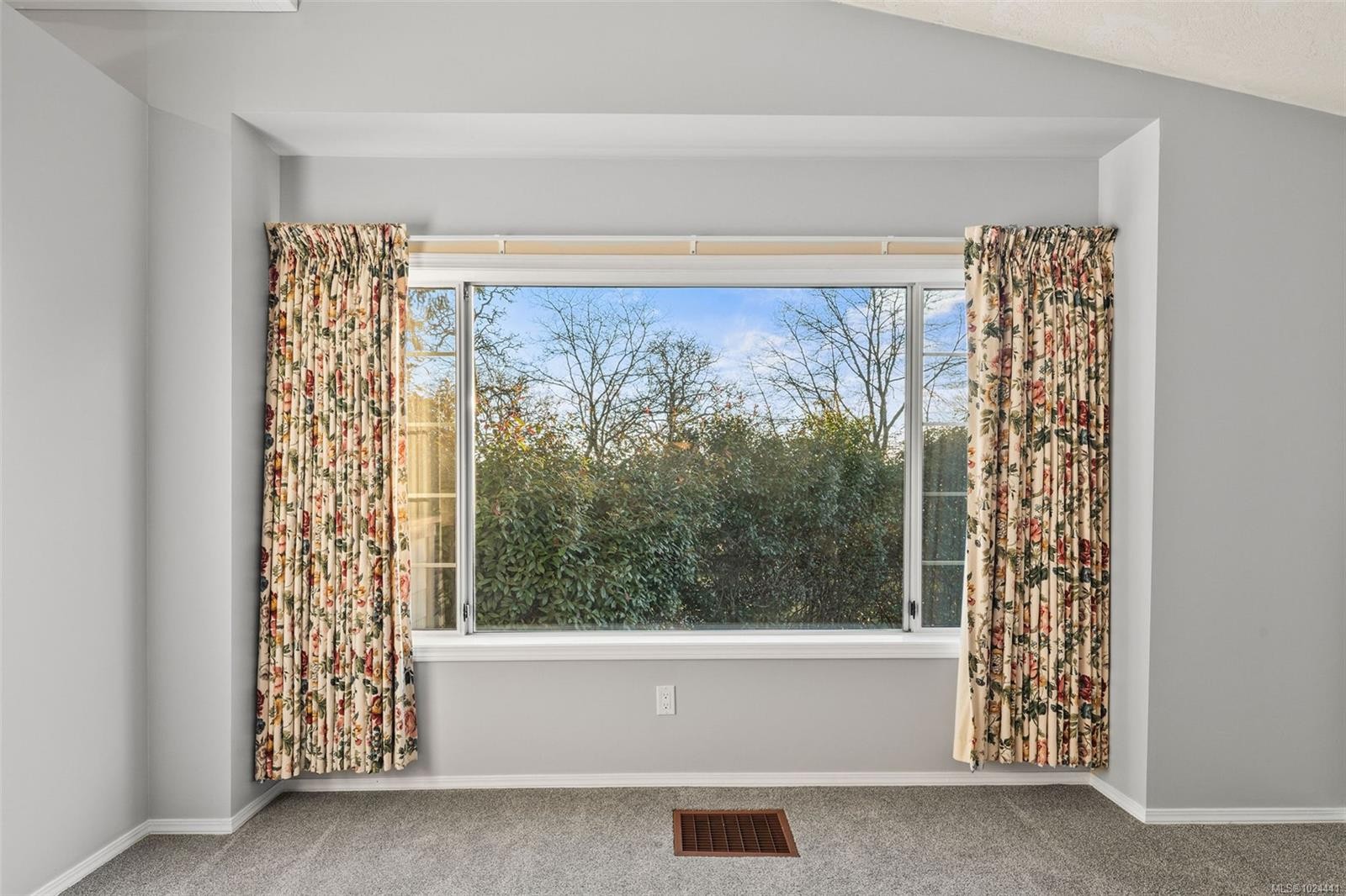 22-901 Kentwood Lane, Saanich, BC