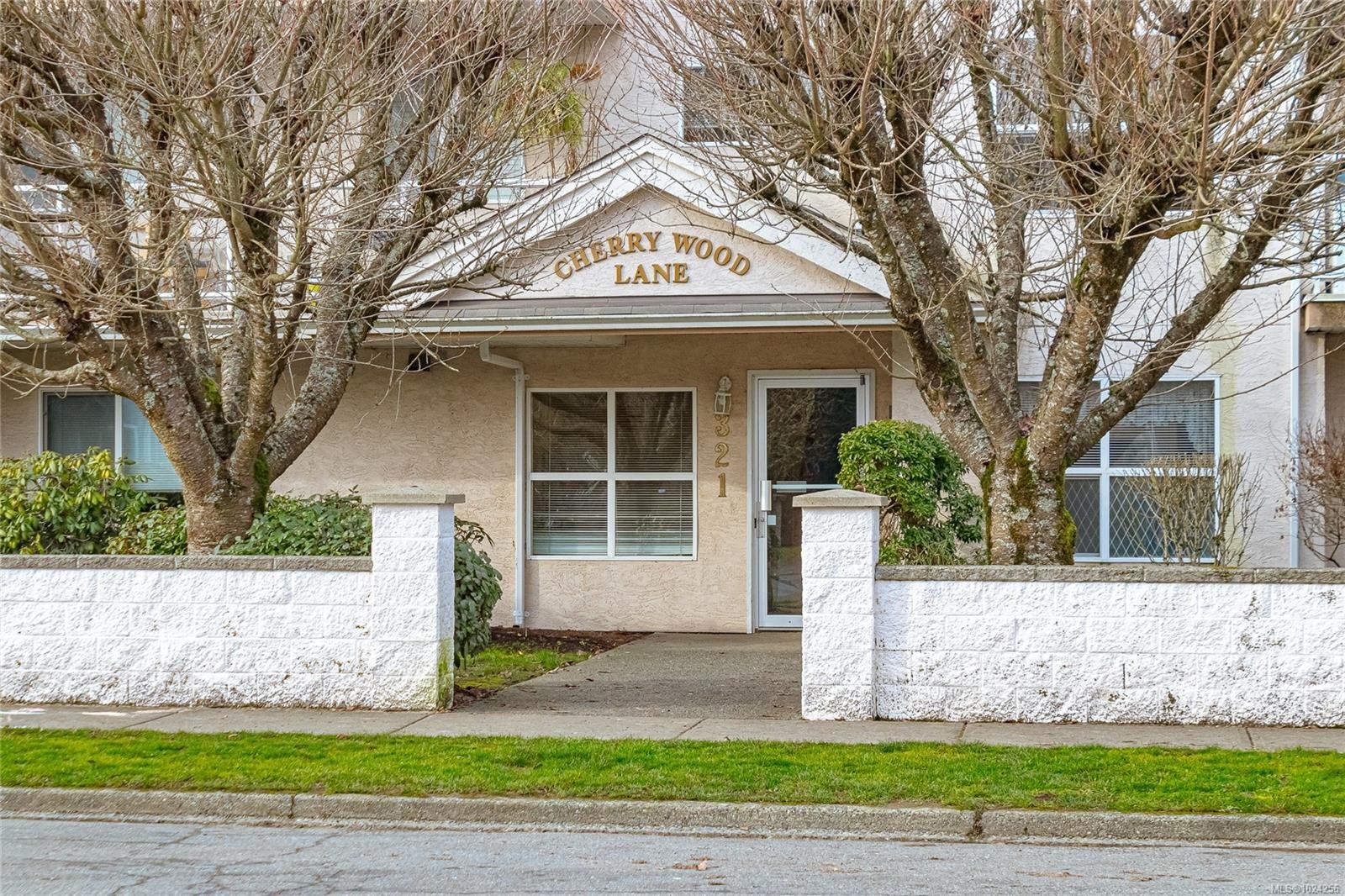303-321 Mckinstry Rd, Duncan, BC - Outdoor