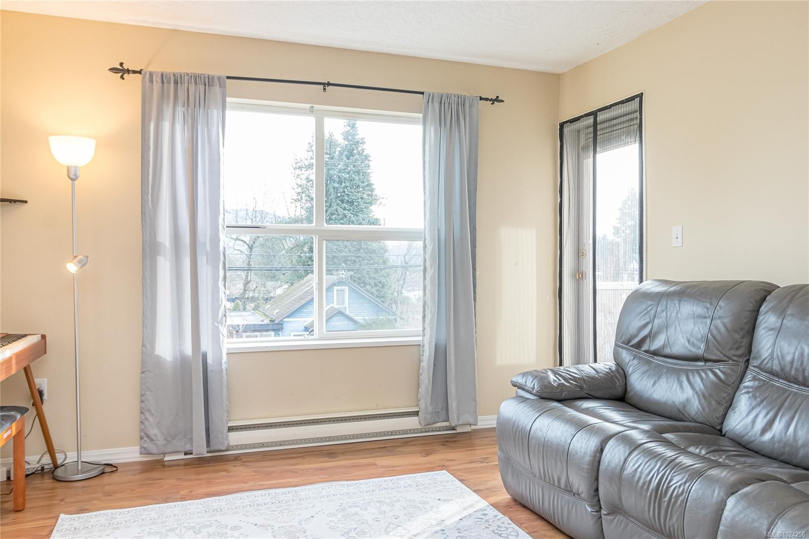 303-321 Mckinstry Rd, Duncan, BC - Indoor Photo Showing Living Room