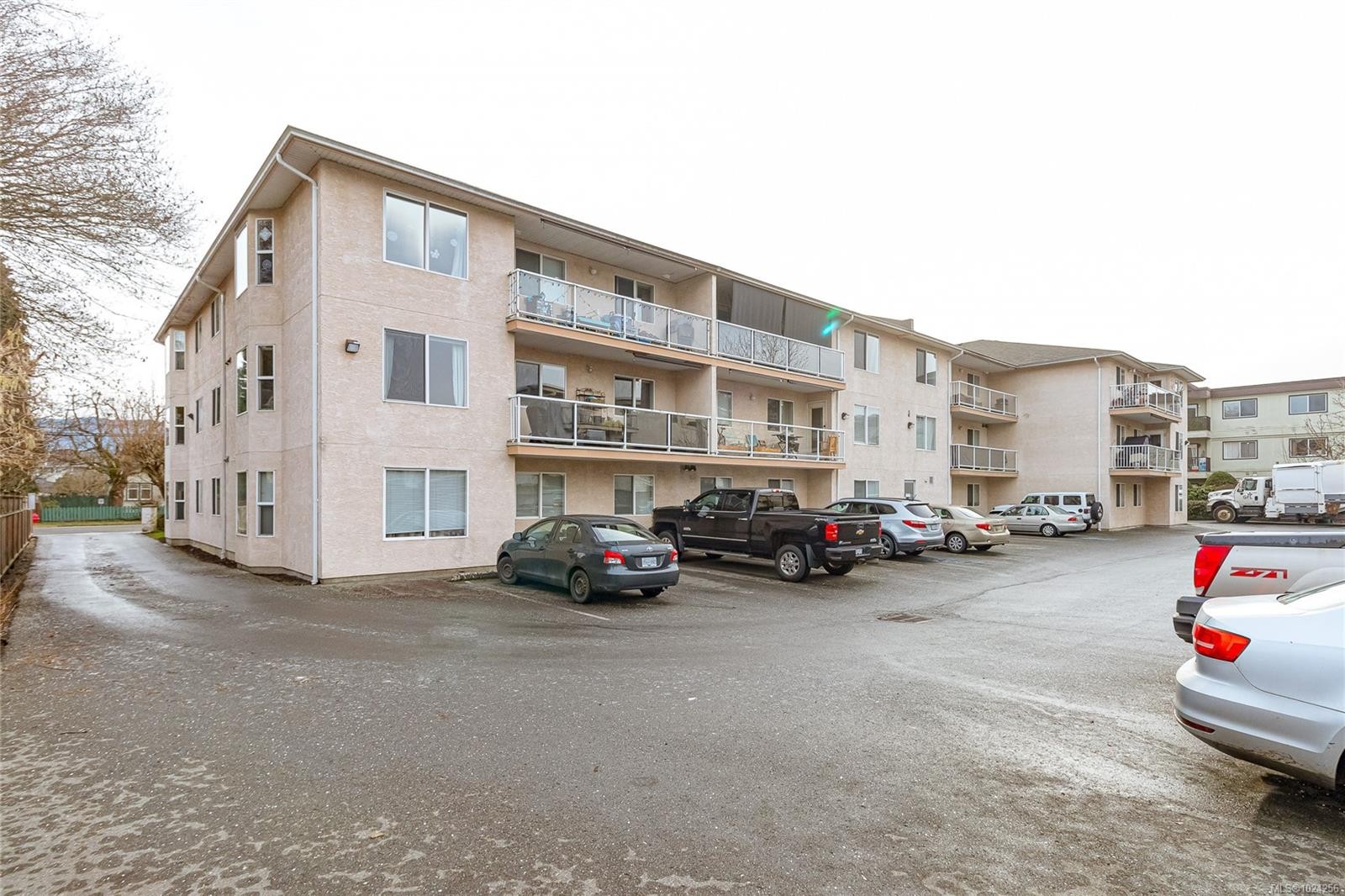 303-321 Mckinstry Rd, Duncan, BC - Outdoor