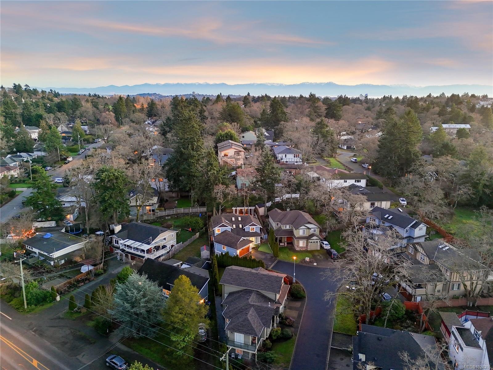 3927 Druce Lane, Saanich, BC