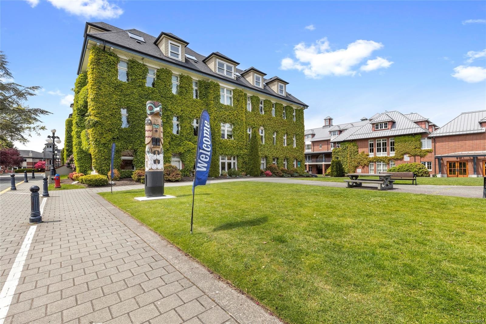 3927 Druce Lane, Saanich, BC