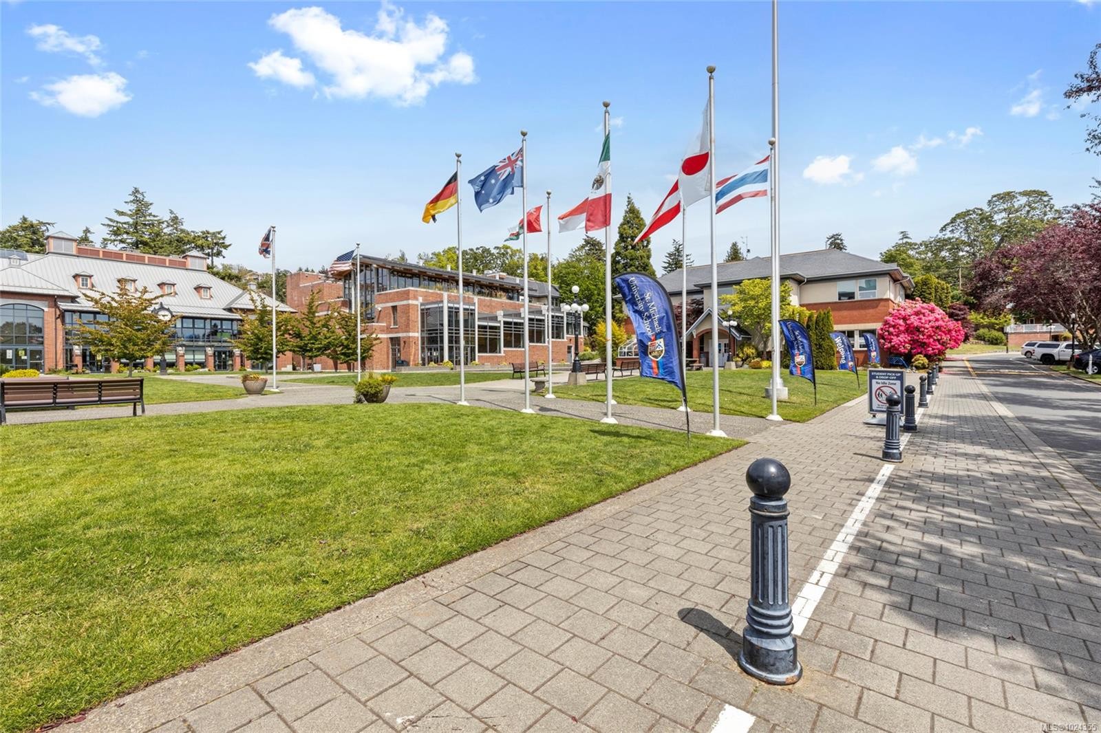 3927 Druce Lane, Saanich, BC