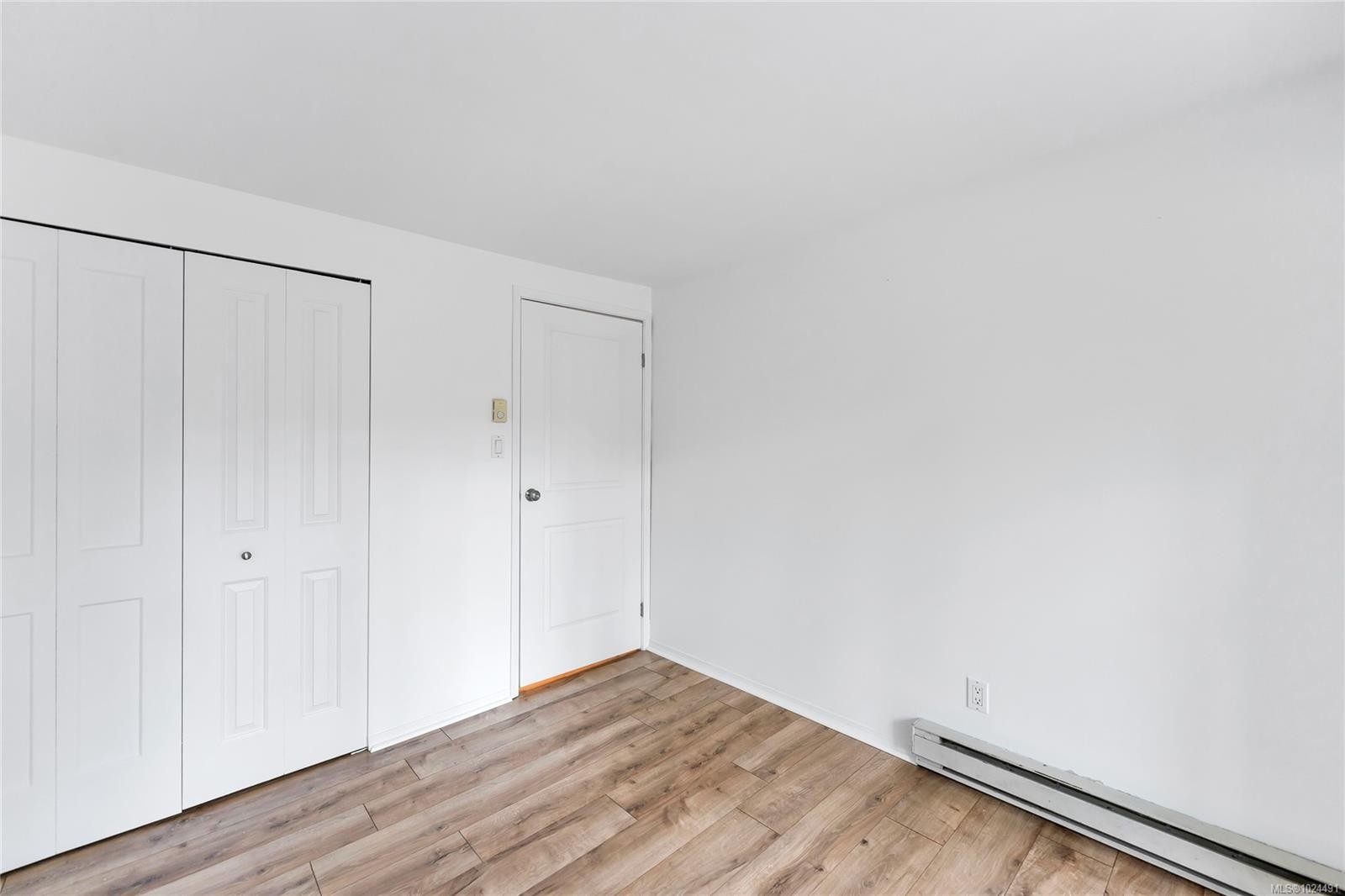 105-3277 Quadra St, Saanich, BC - Indoor Photo Showing Other Room