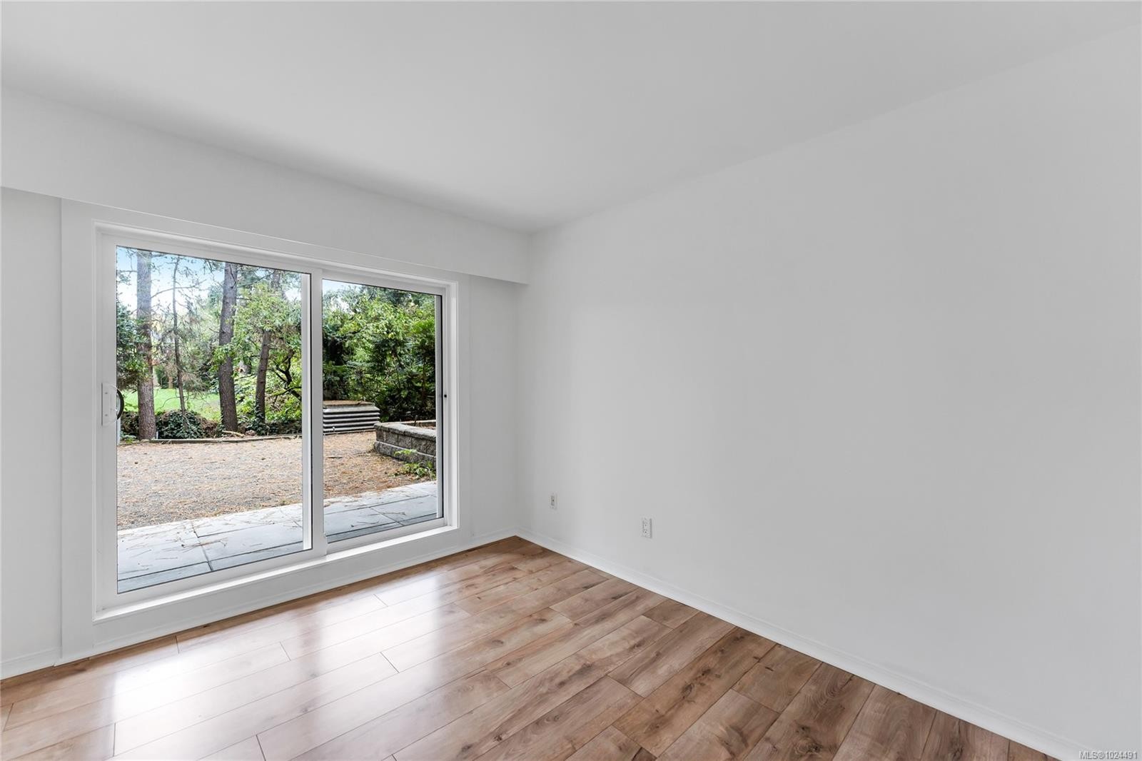 105-3277 Quadra St, Saanich, BC - Indoor Photo Showing Other Room