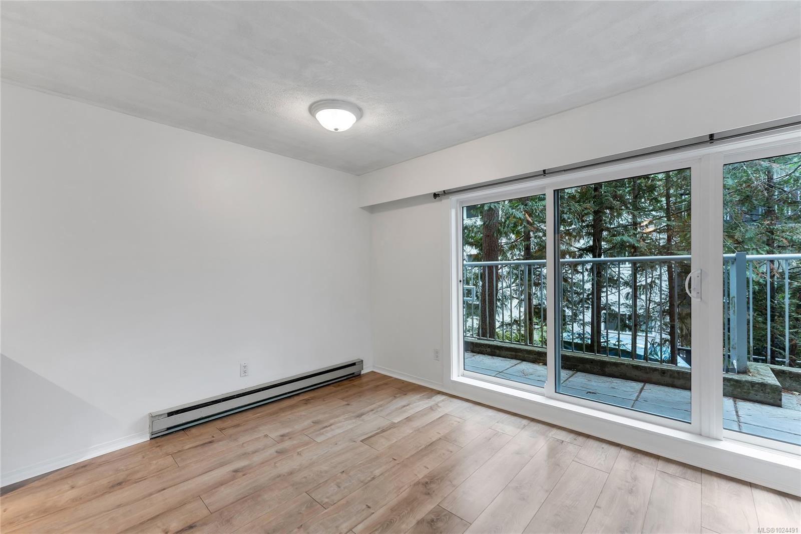 105-3277 Quadra St, Saanich, BC - Indoor Photo Showing Other Room