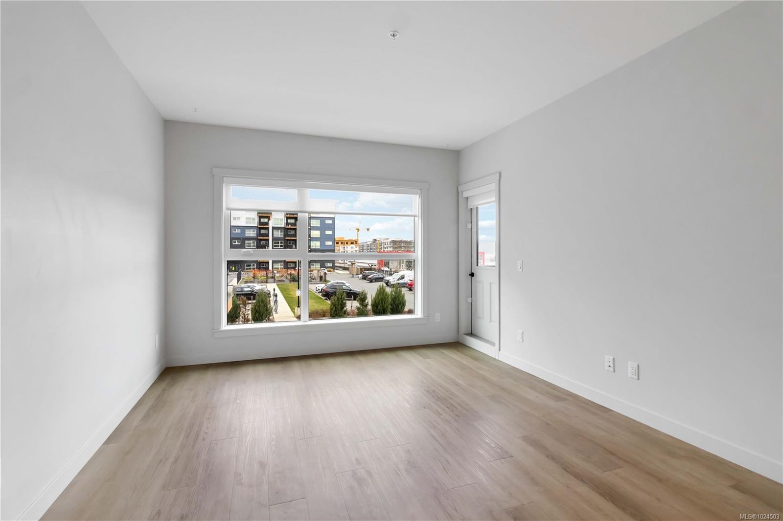 206-2469 Gateway Rd, Langford, BC - Indoor