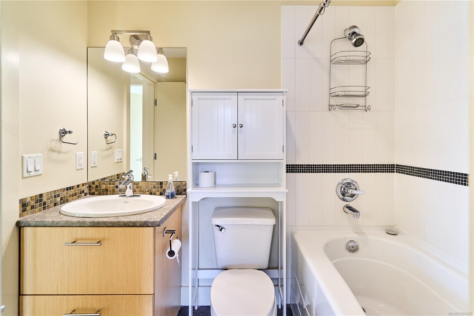 302-580 Stewart Ave, Nanaimo, BC - Indoor Photo Showing Bathroom