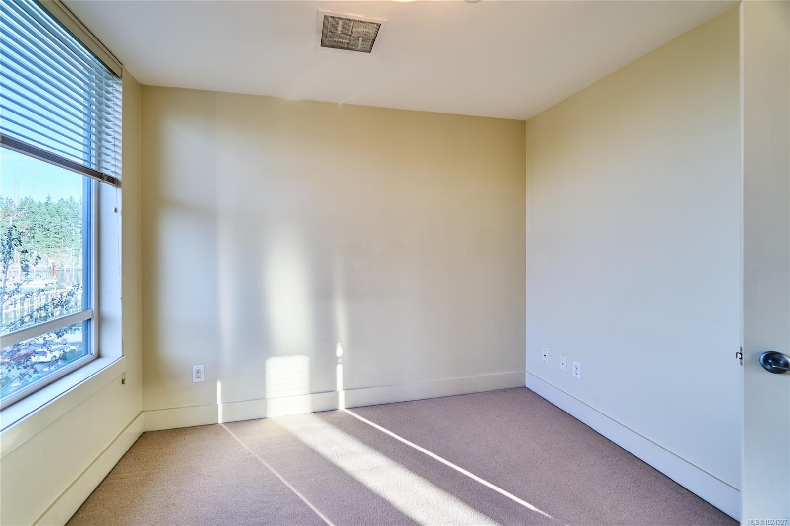 302-580 Stewart Ave, Nanaimo, BC - Indoor Photo Showing Other Room