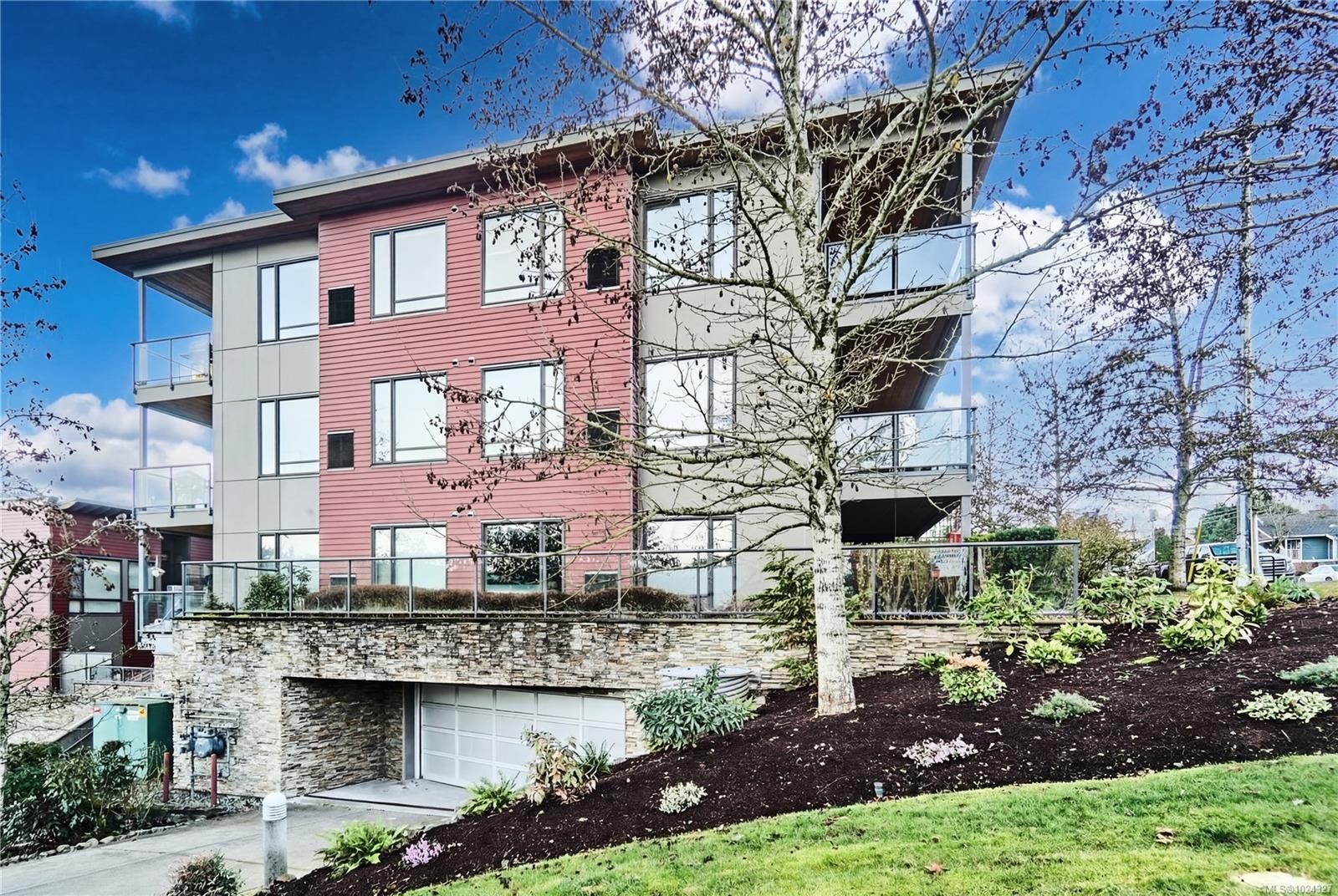 302-580 Stewart Ave, Nanaimo, BC - Outdoor