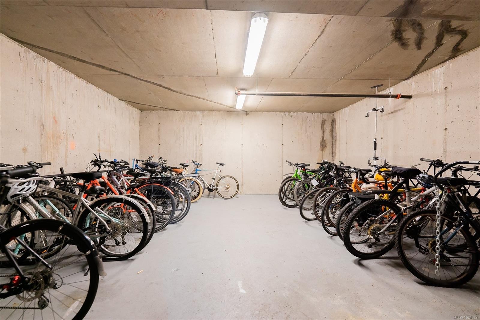 302-580 Stewart Ave, Nanaimo, BC - Indoor