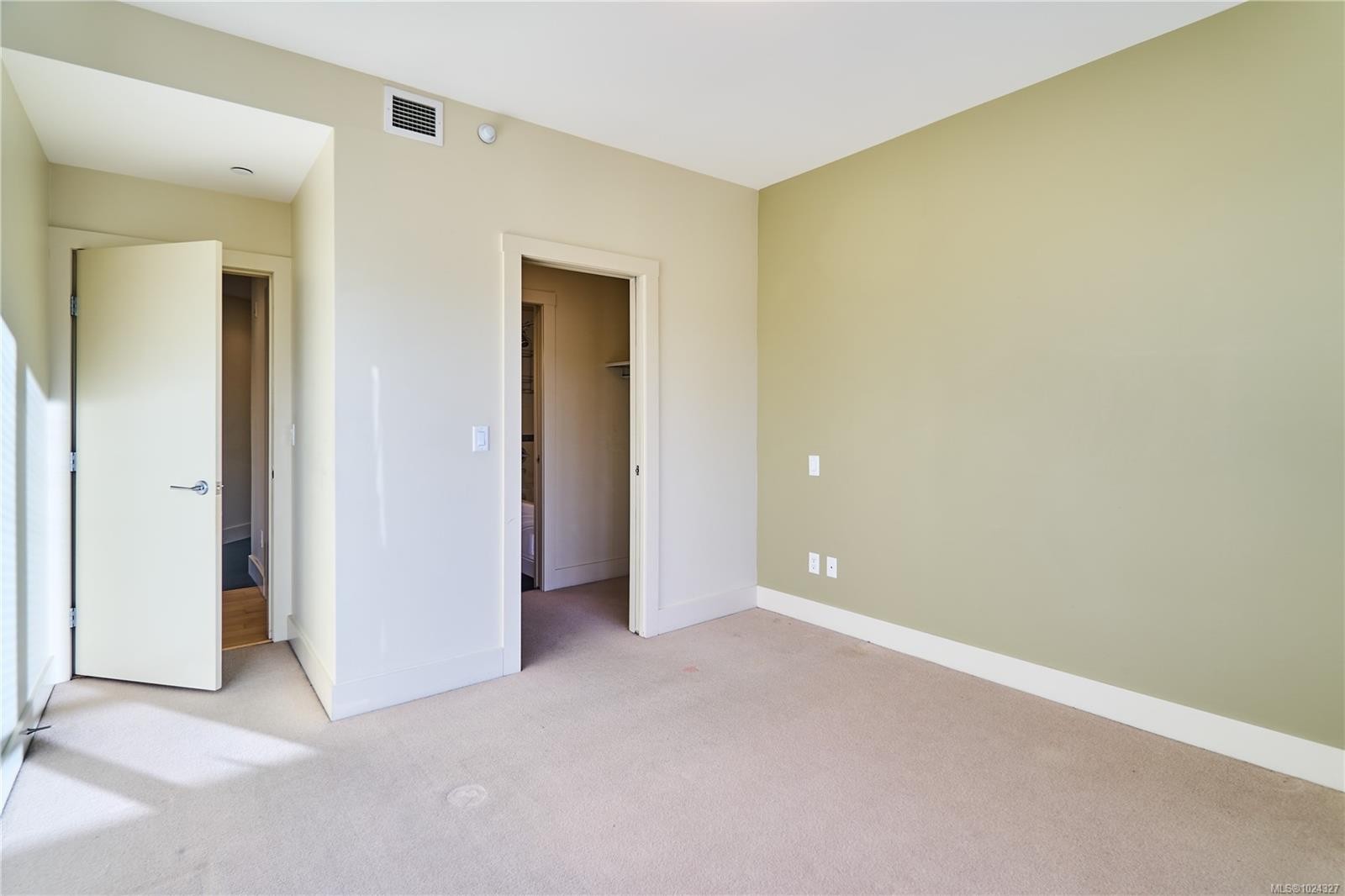 302-580 Stewart Ave, Nanaimo, BC - Indoor Photo Showing Other Room