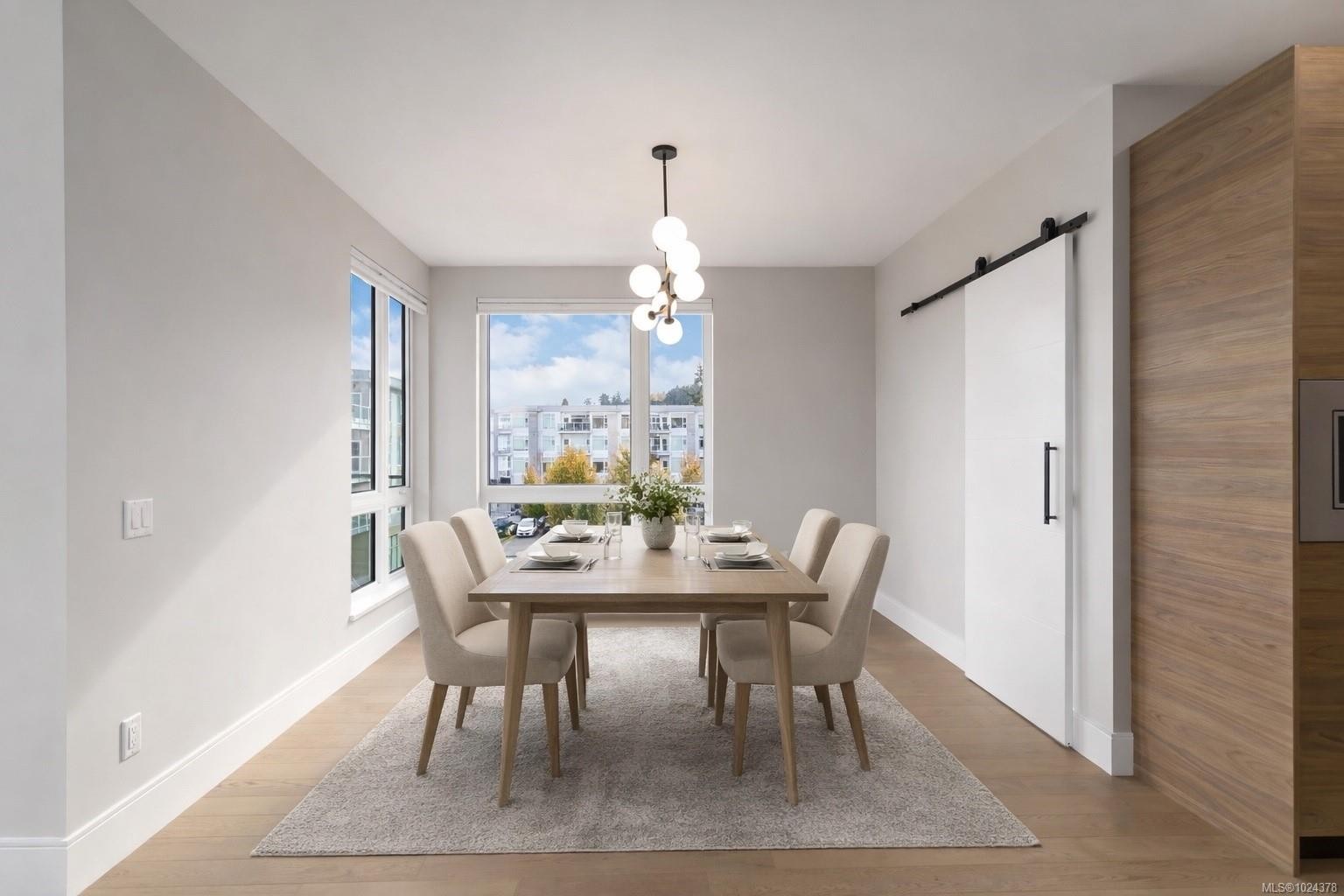 306-990 Doumac Ave, Saanich, BC - Indoor Photo Showing Dining Room