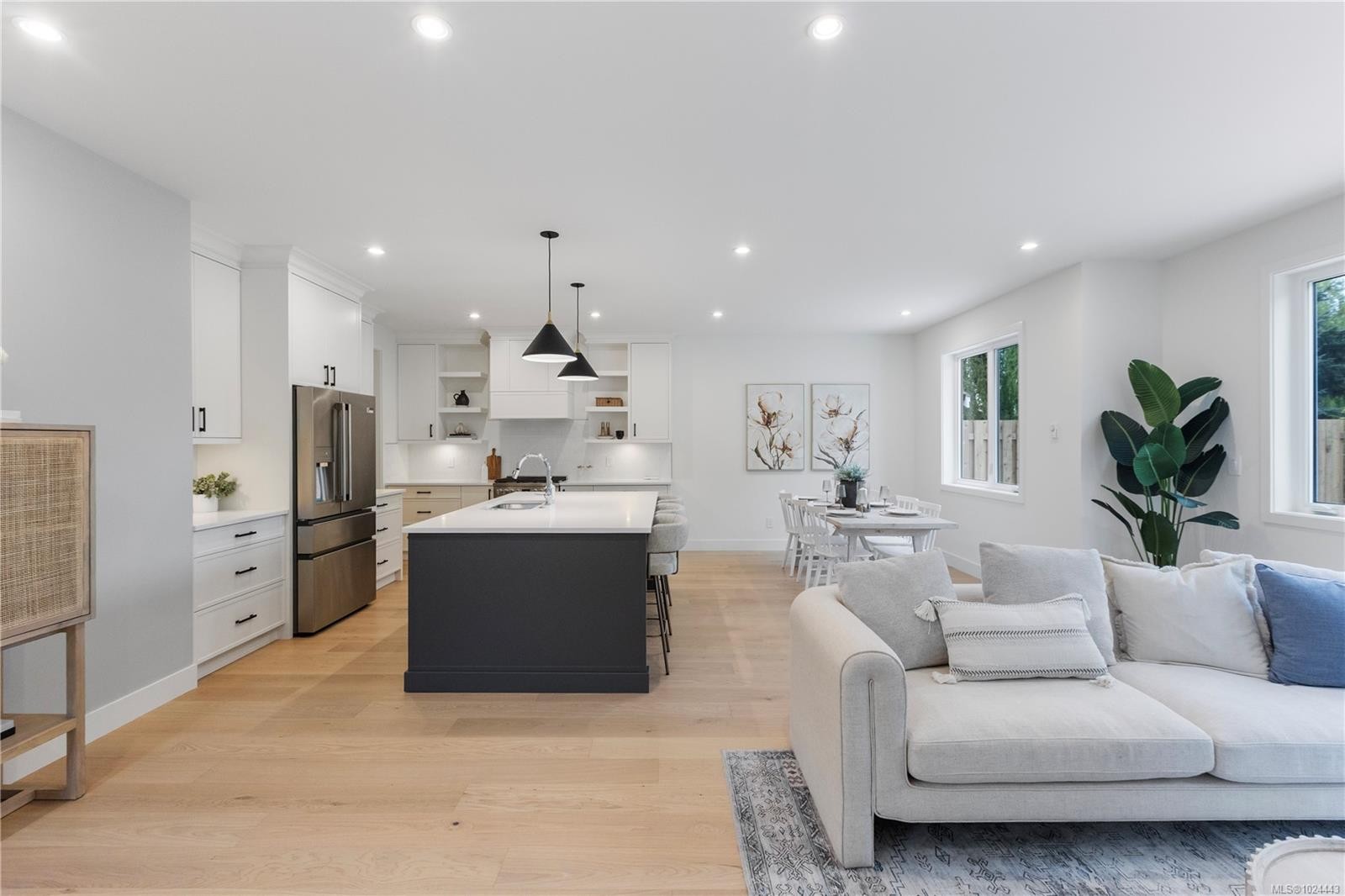 220 Kamloops Ave, Saanich, BC