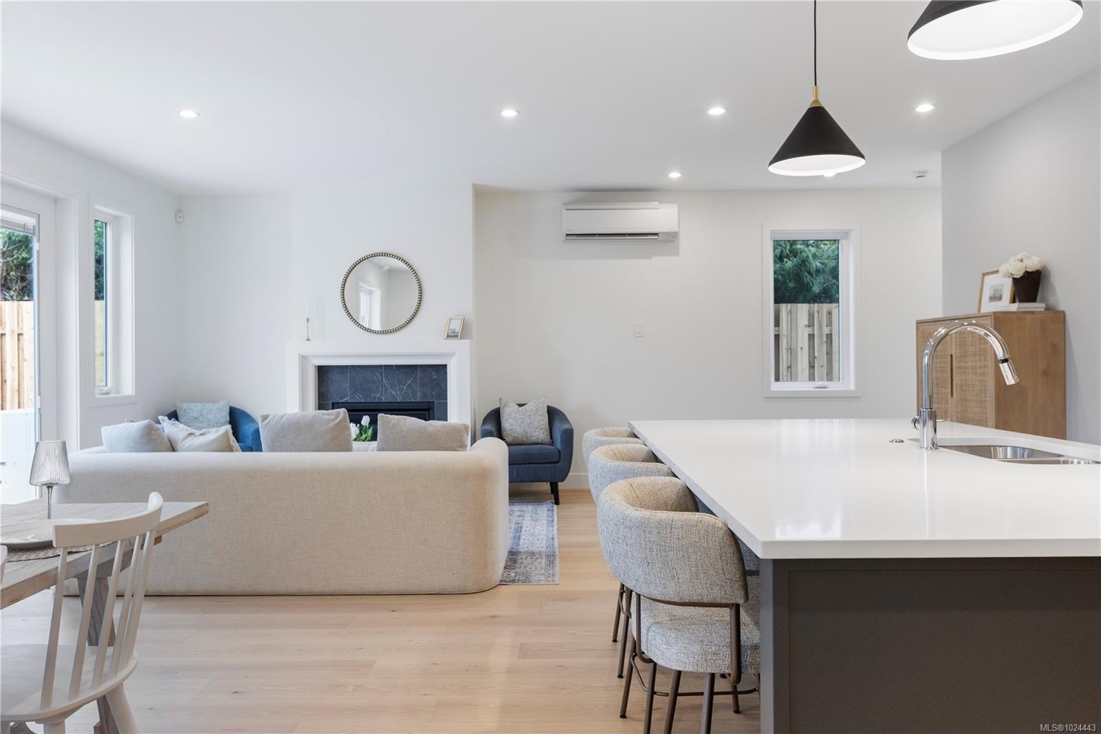 220 Kamloops Ave, Saanich, BC