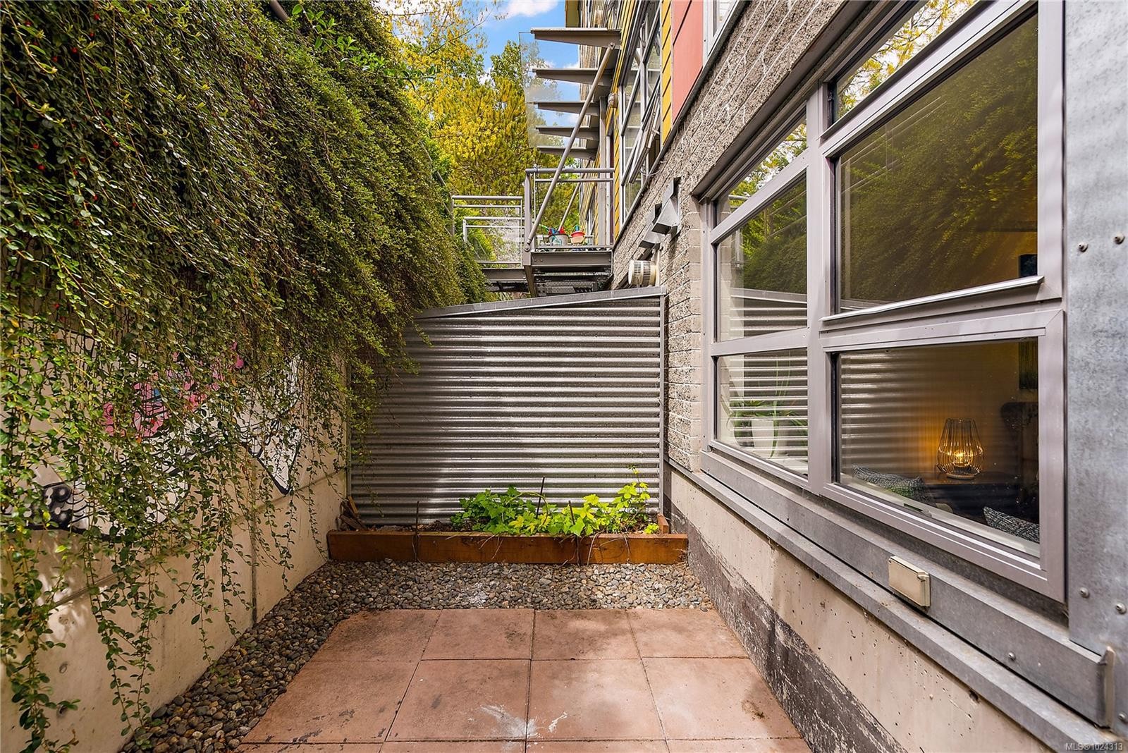 8-821 Tyee Rd, Victoria, BC - Photo Showing Other Room