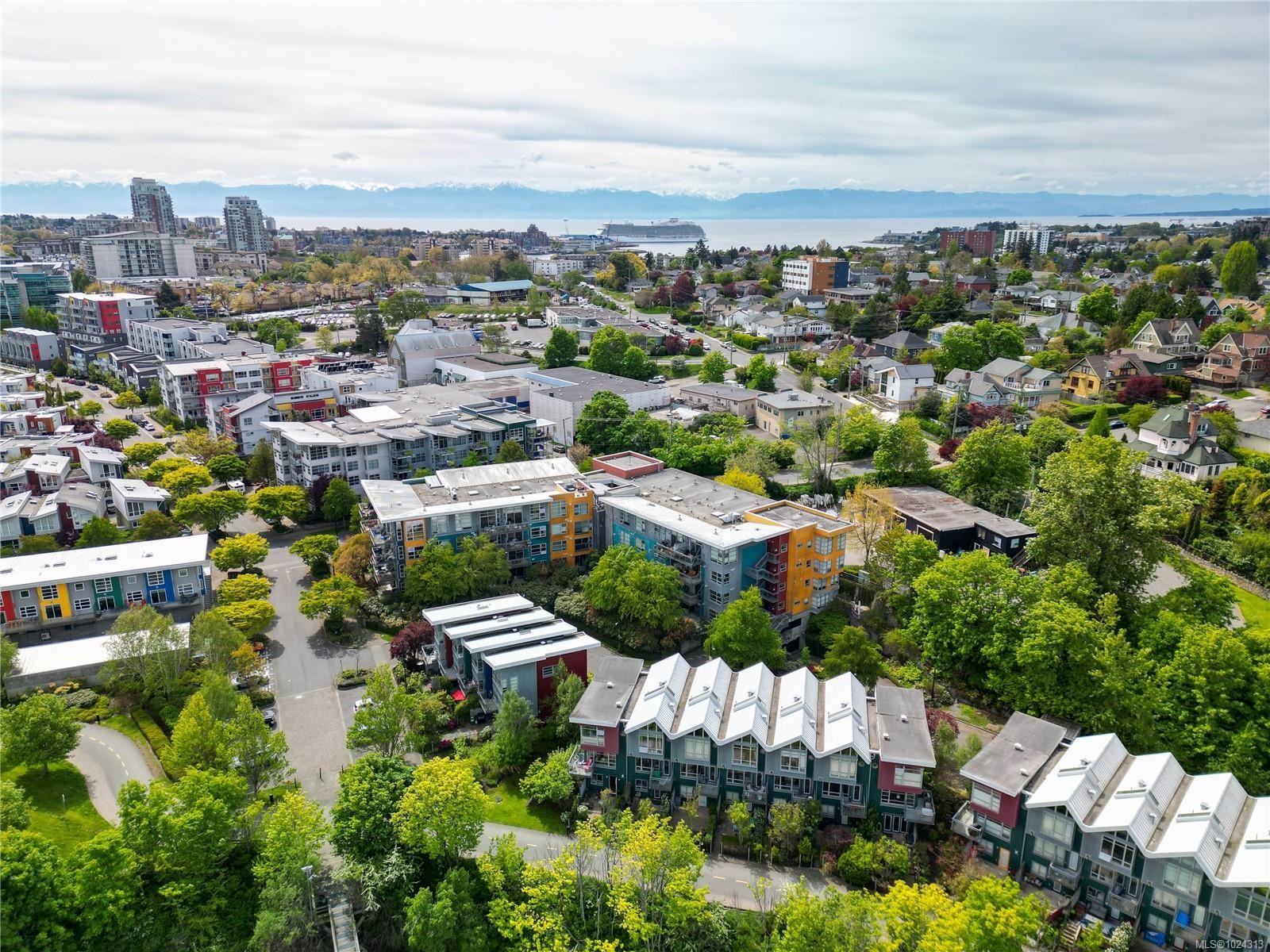 8-821 Tyee Rd, Victoria, BC - Outdoor With View