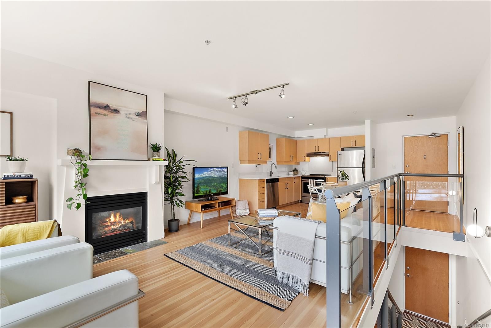 8-821 Tyee Rd, Victoria, BC - Indoor Photo Showing Living Room With Fireplace