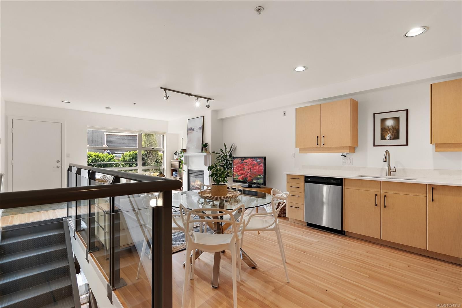 8-821 Tyee Rd, Victoria, BC - Indoor