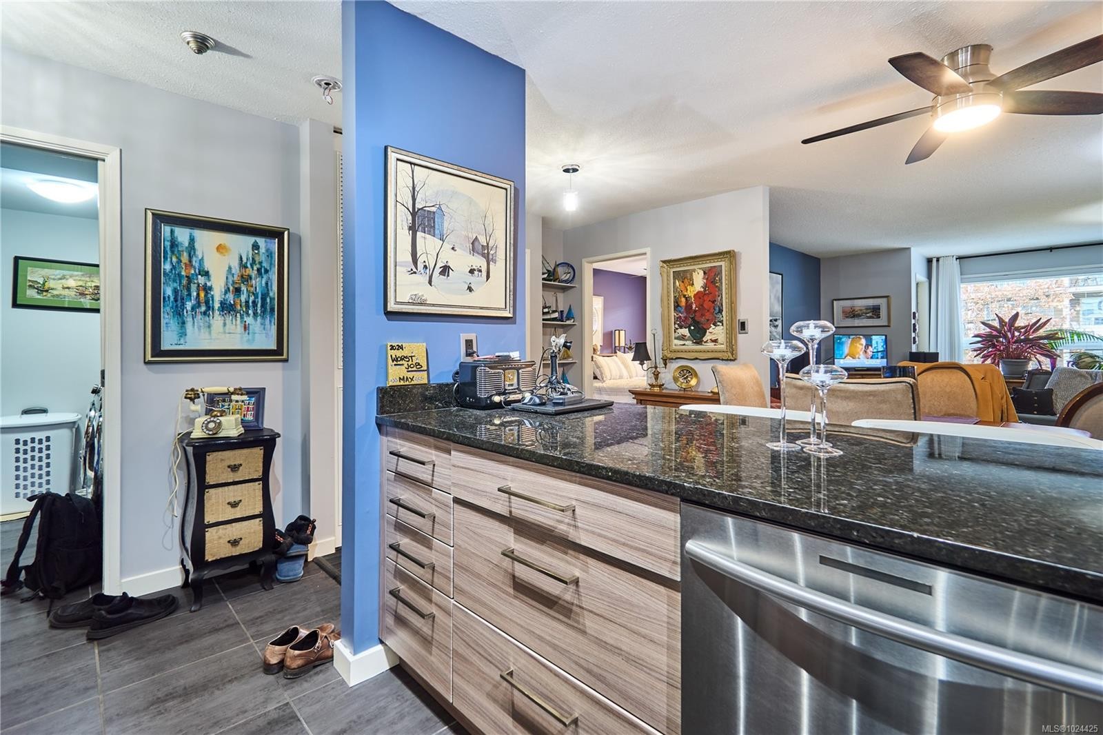 105-100 Dawes St, Nanaimo, BC - Indoor Photo Showing Kitchen