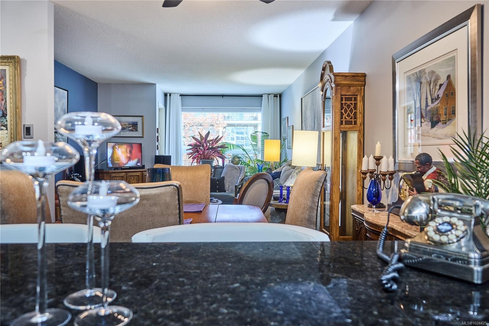 105-100 Dawes St, Nanaimo, BC - Indoor Photo Showing Dining Room