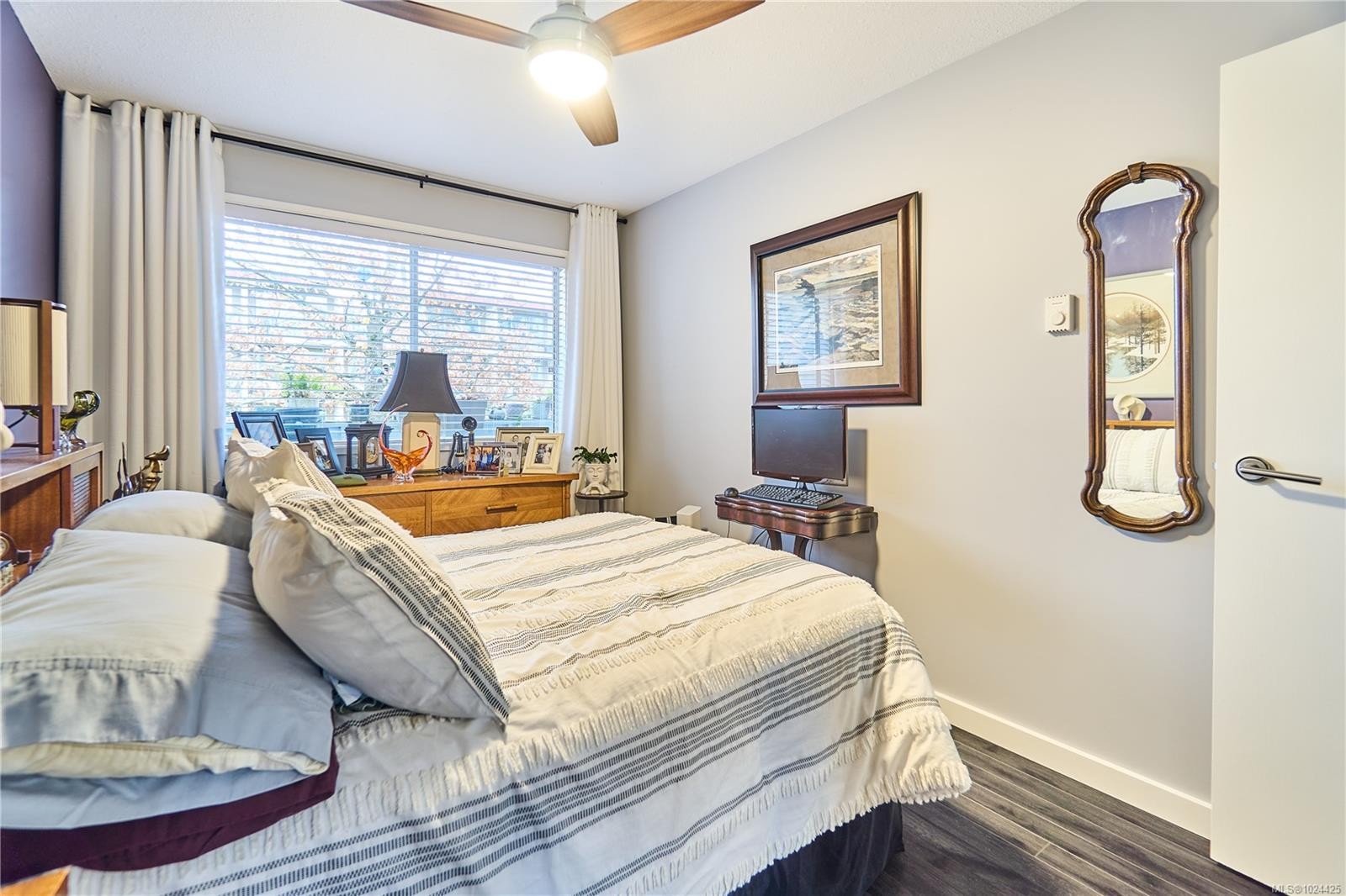 105-100 Dawes St, Nanaimo, BC - Indoor Photo Showing Bedroom