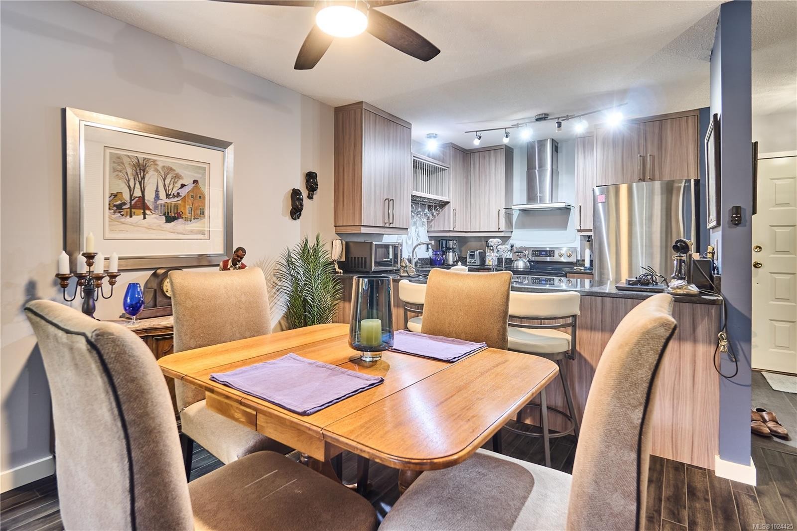 105-100 Dawes St, Nanaimo, BC - Indoor Photo Showing Dining Room