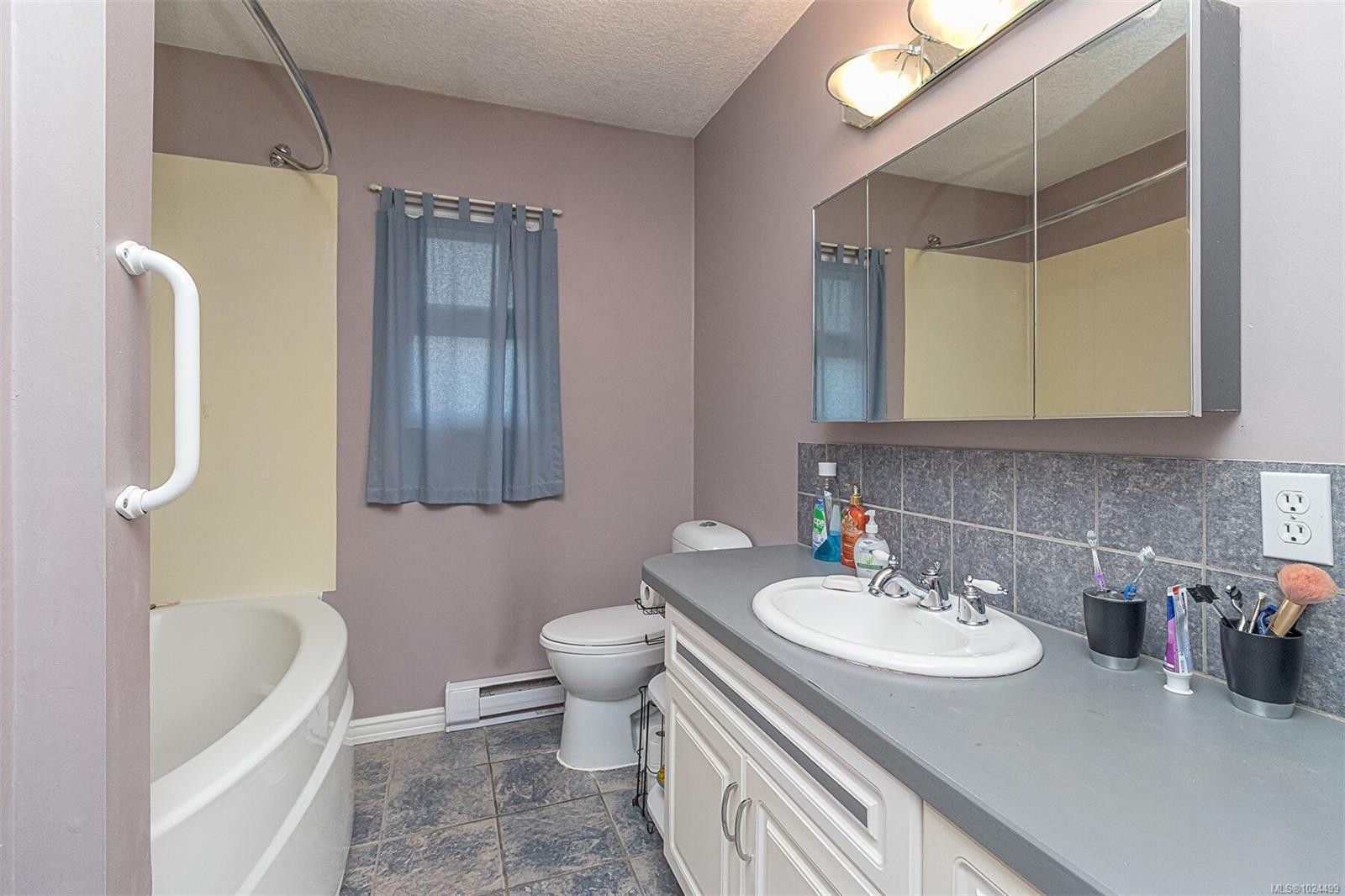 1135 Mcdonald Cres, Nanaimo, BC